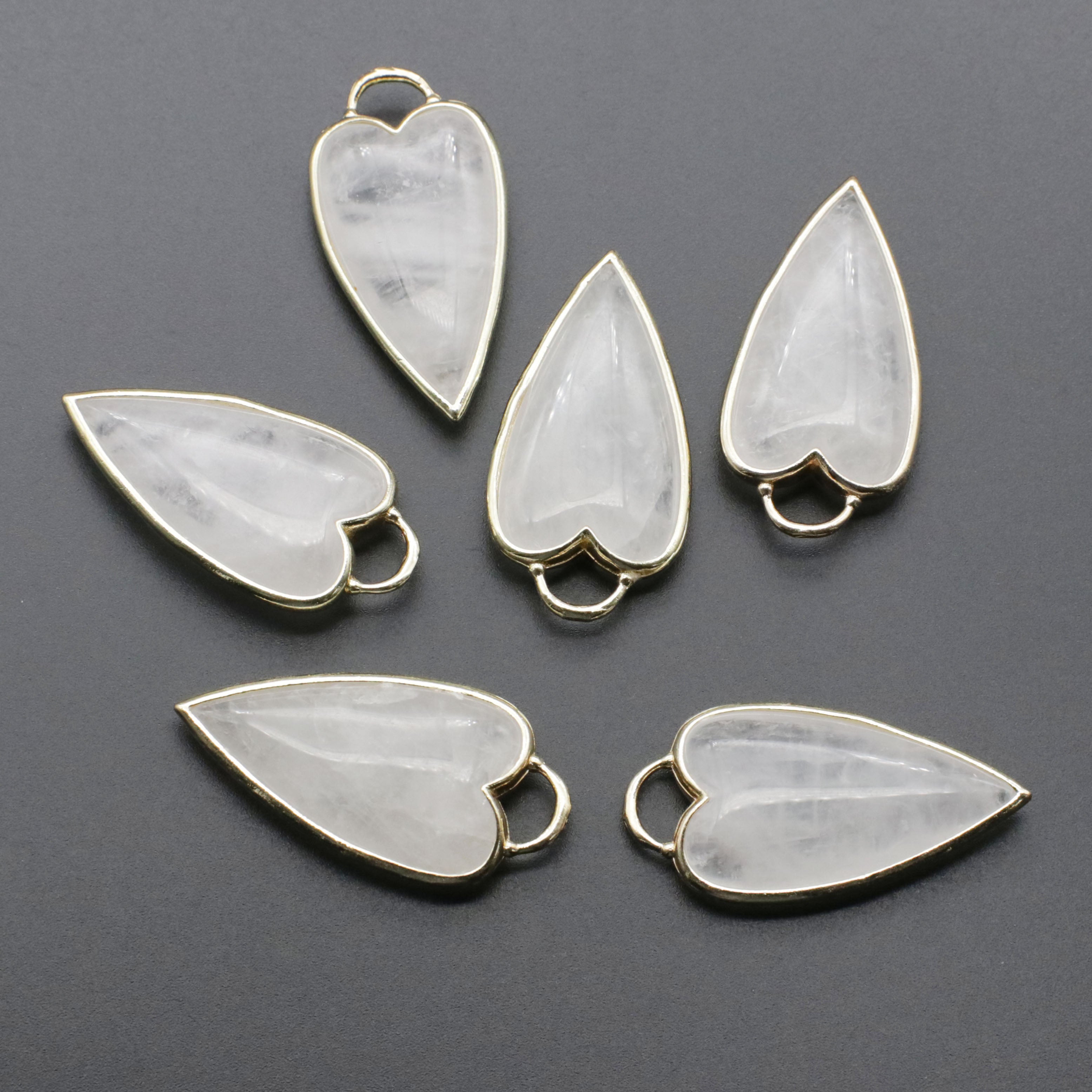 Pingente em formato de coração com pedras preciosas 18x36MM com borda banhada a ouro para decoração de acessórios de montagem de joias