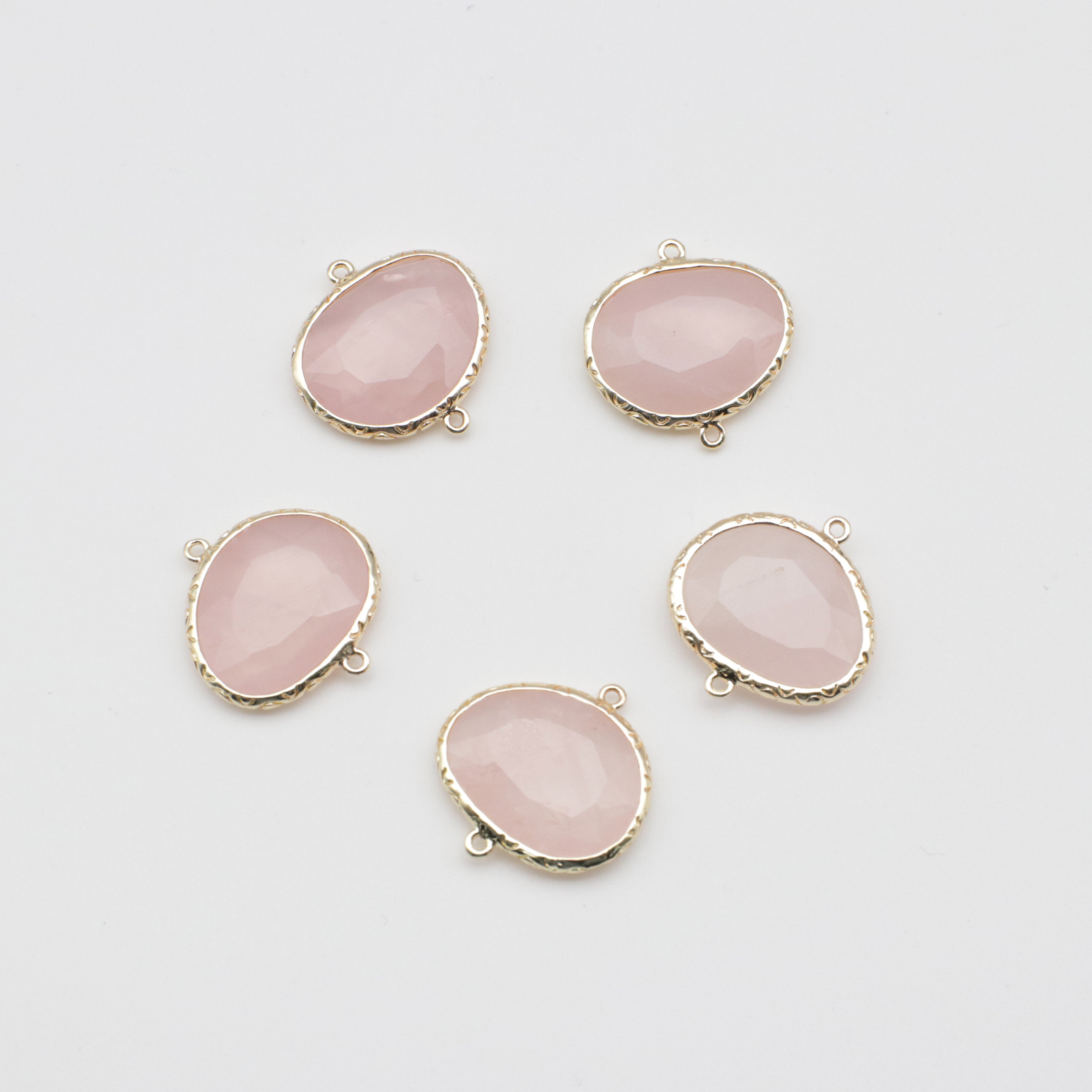 Pedra natural de 22x22mm com base de latão irregular conector banhado a encaixe de design de joias